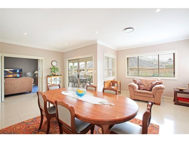 14 Rheinbergers Circuit, Elderslie NSW 2570
