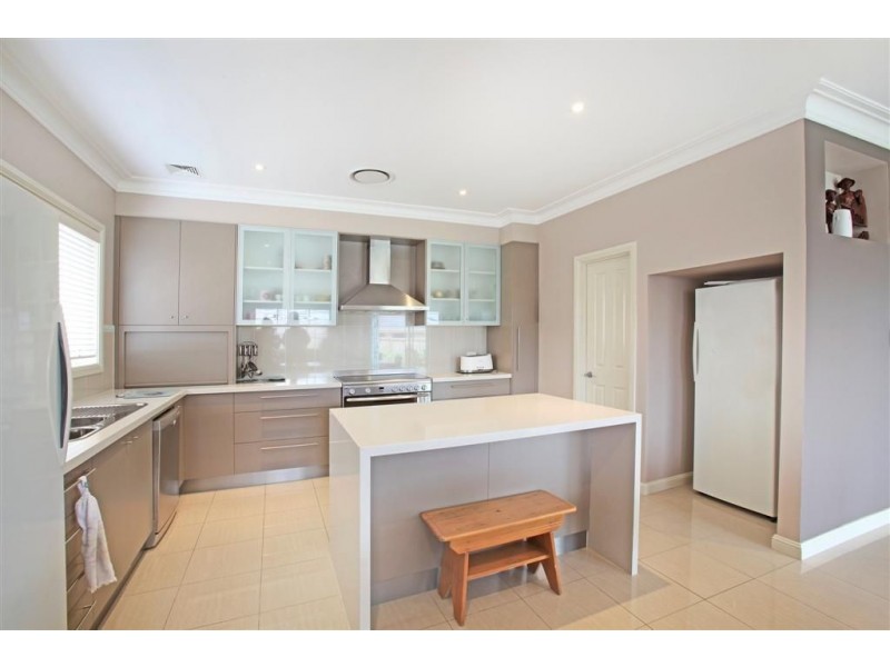 14 Rheinbergers Circuit, Elderslie NSW 2570