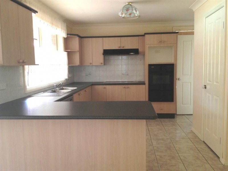 6 Larbert Place, Prestons NSW 2170