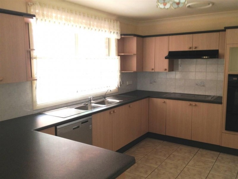 6 Larbert Place, Prestons NSW 2170