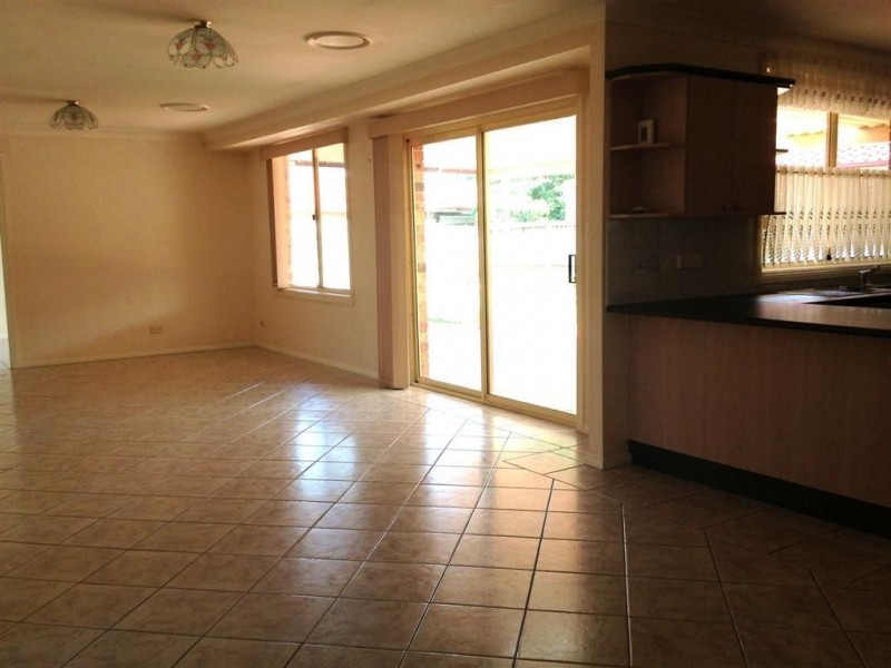 6 Larbert Place, Prestons NSW 2170