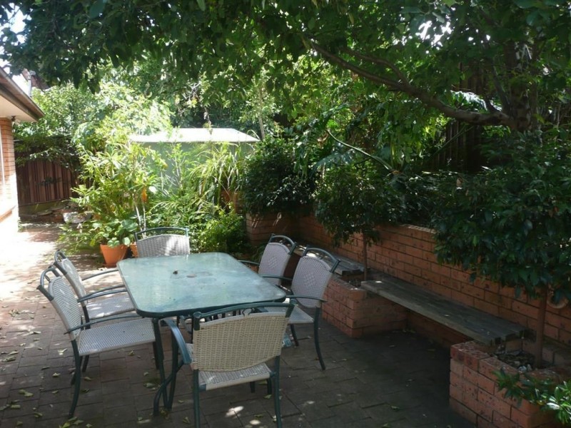 18 Clennam Avenue, Ambarvale NSW 2560