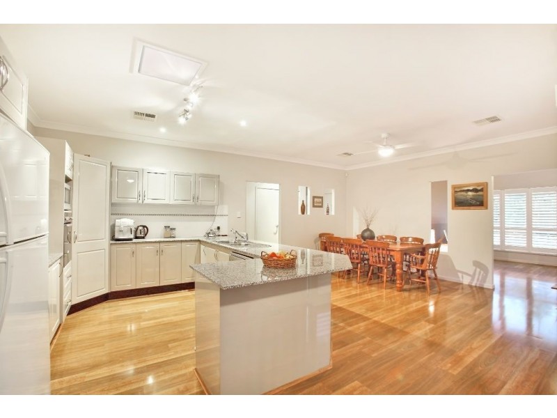 8 Whyte Place, Elderslie NSW 2570