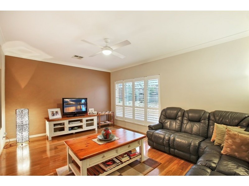 8 Whyte Place, Elderslie NSW 2570