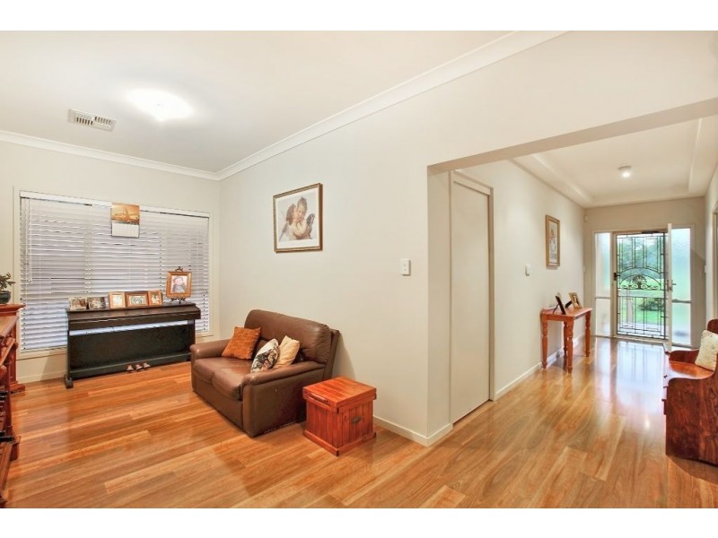 8 Whyte Place, Elderslie NSW 2570