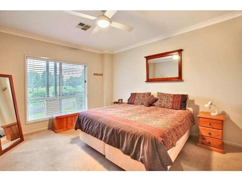 8 Whyte Place, Elderslie NSW 2570