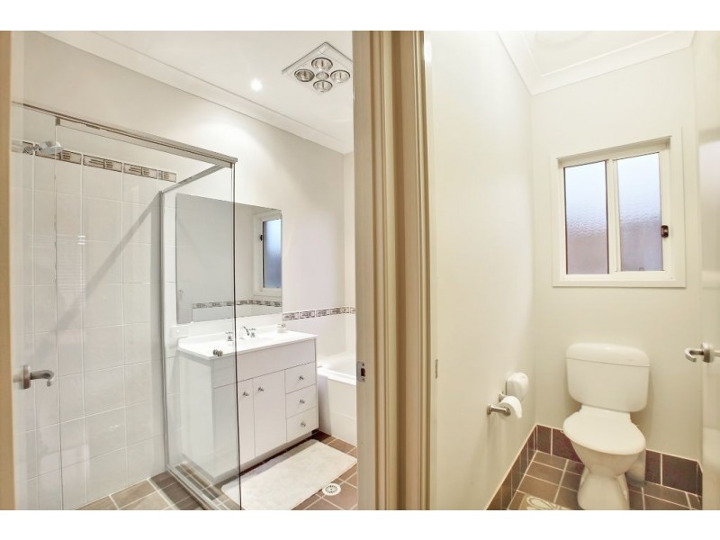8 Whyte Place, Elderslie NSW 2570