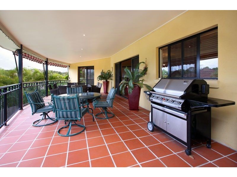 40 St Andrew Crescent, Carindale QLD 4152