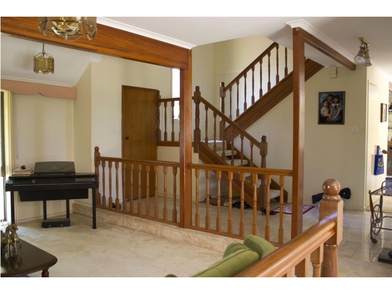 393 Winstanley Street, Carindale QLD 4152