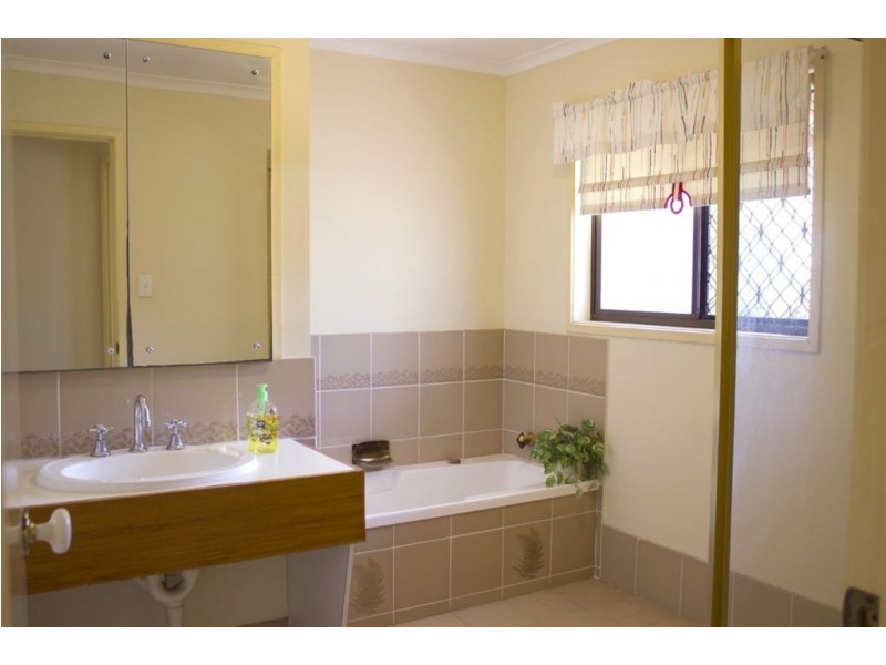 393 Winstanley Street, Carindale QLD 4152