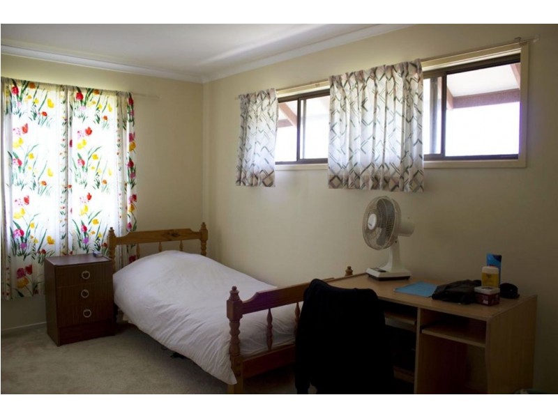 393 Winstanley Street, Carindale QLD 4152