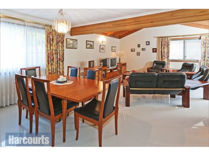 397 Winstanley Street, Carindale QLD 4152