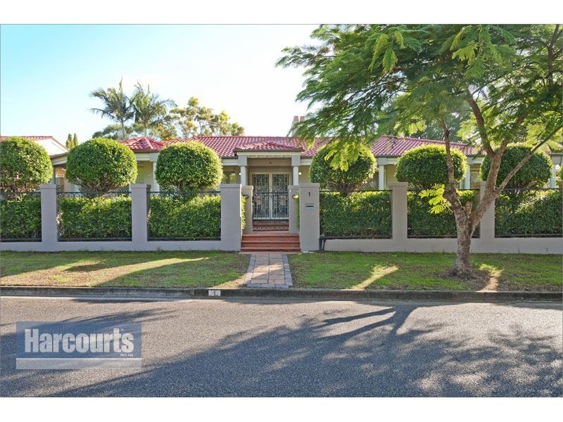 1 Cornell Street, Robertson QLD 4109