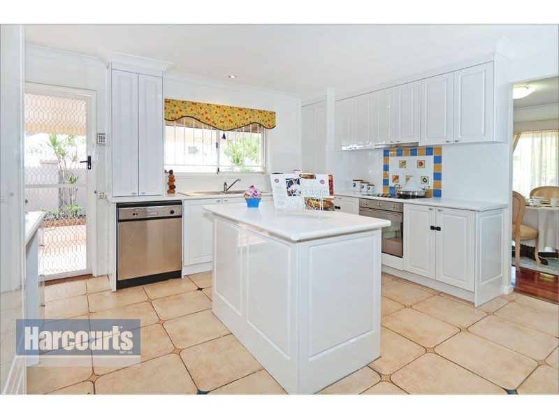 1 Cornell Street, Robertson QLD 4109