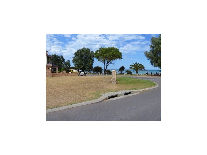 2 Champion Bay Rise, Bluff Point WA 6530