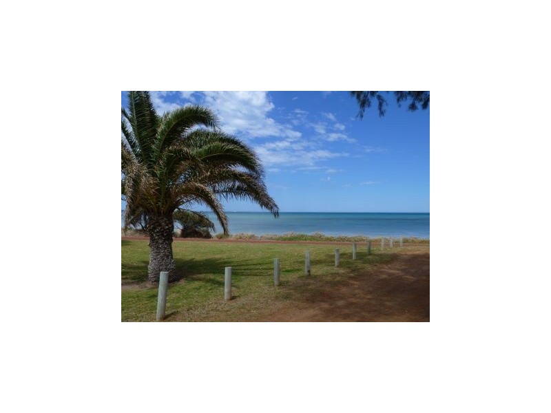 2 Champion Bay Rise, Bluff Point WA 6530