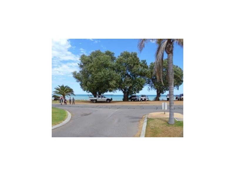 2 Champion Bay Rise, Bluff Point WA 6530