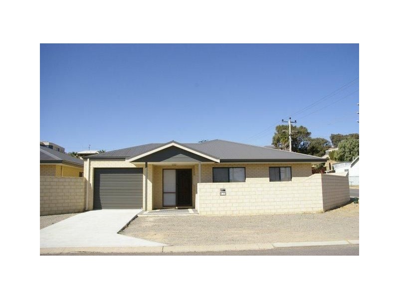 4/11 Waldeck Street, Geraldton WA 6530
