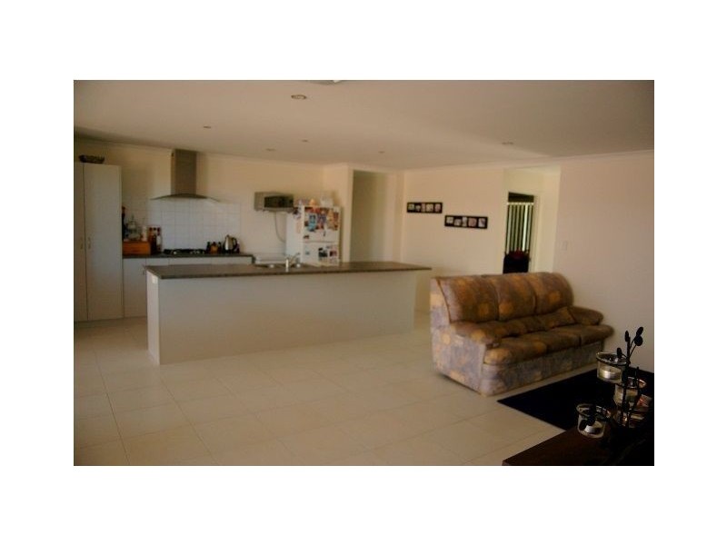 63 Sutcliffe Road, Waggrakine WA 6530