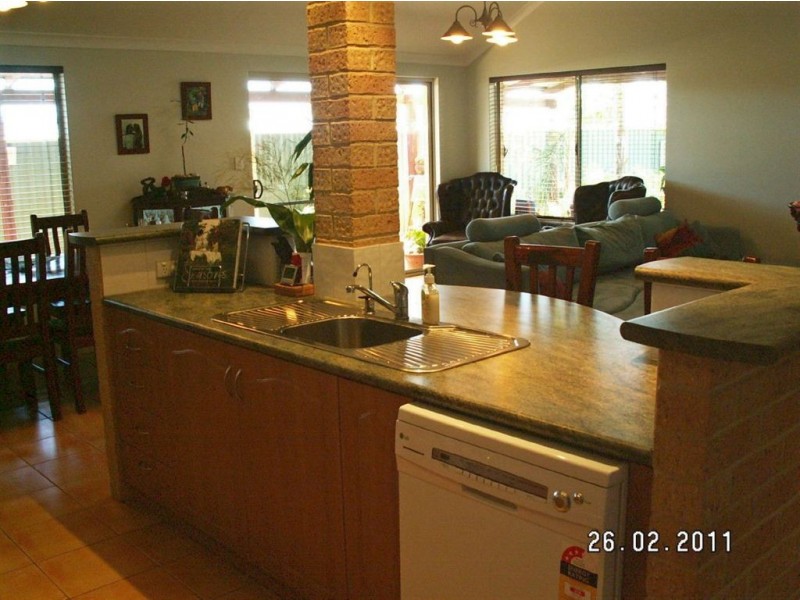 2 Wave Crest Circle, Drummond Cove WA 6532