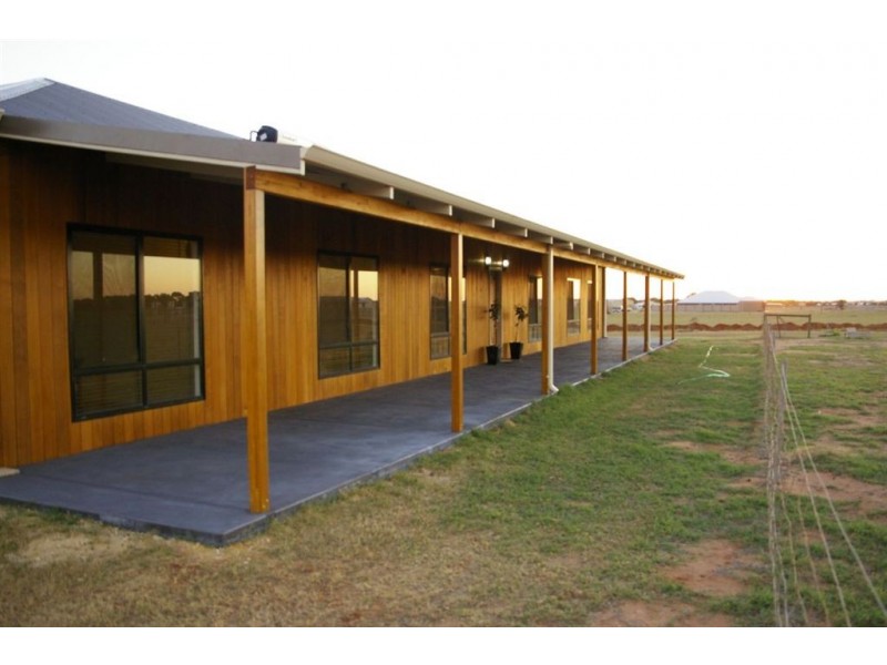 38 Sadler Way, Deepdale WA 6532