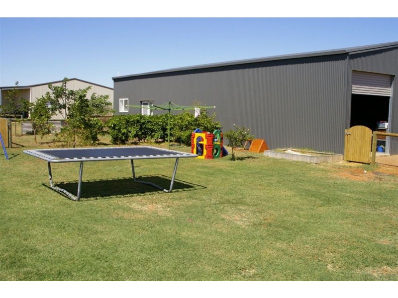 38 Sadler Way, Deepdale WA 6532