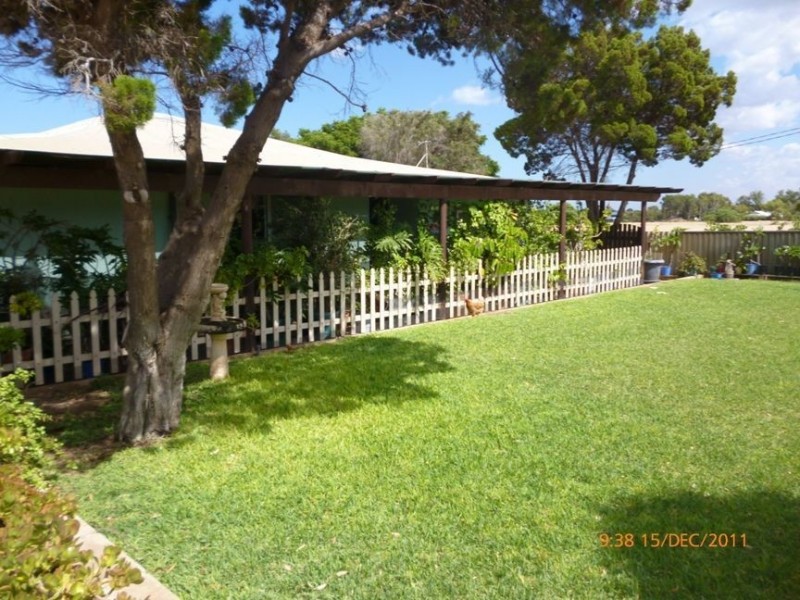 101 Hall Road, Waggrakine WA 6530