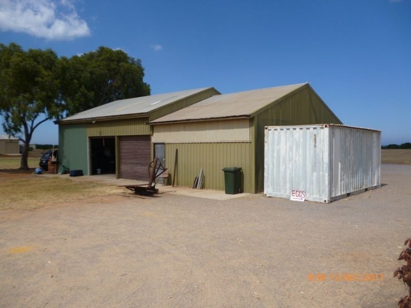 101 Hall Road, Waggrakine WA 6530