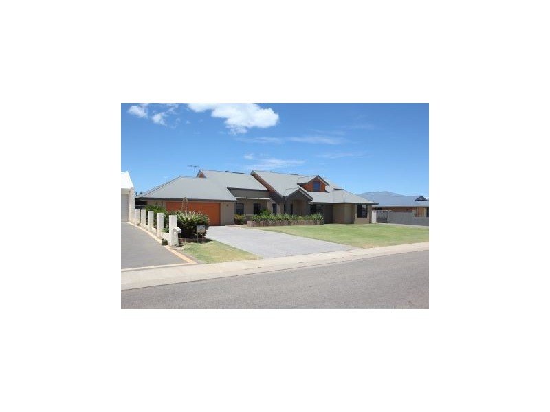 20 Waterfront Circle, Drummond Cove WA 6532