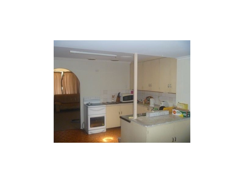 211 Third Street, Wonthella WA 6530