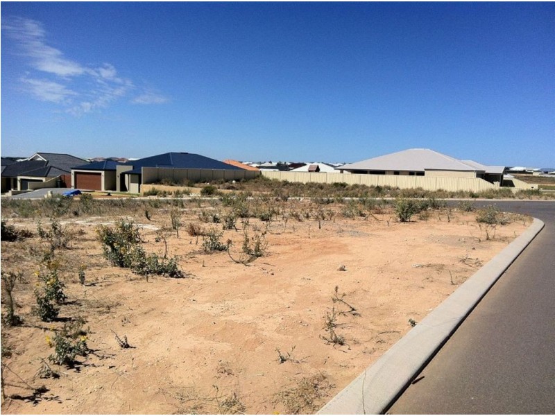 8 Essie Street, Wandina WA 6530