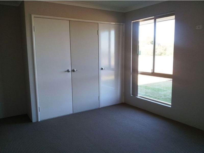 16 Yarraman Road, Waggrakine WA 6530