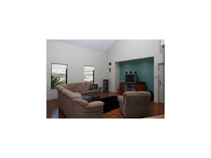 20 Waterfront Circle, Drummond Cove WA 6532