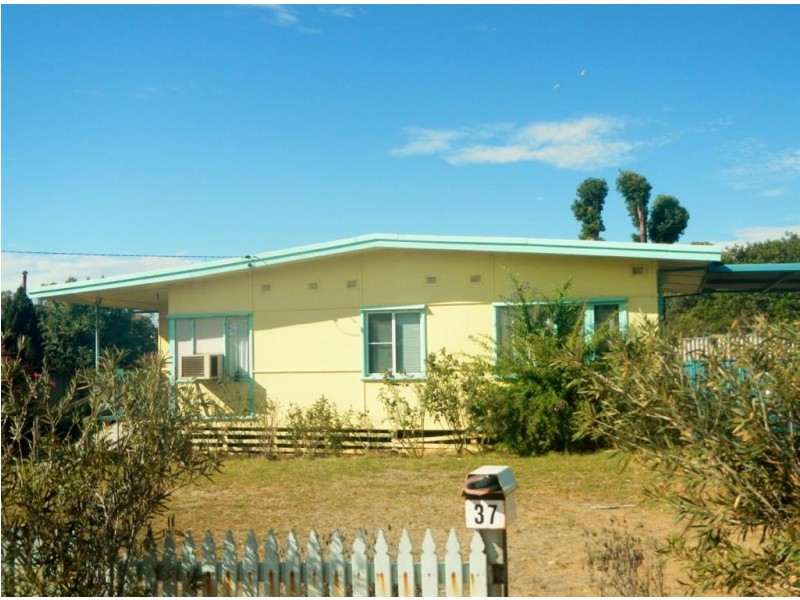 37 Abelia Street, Rangeway WA 6530