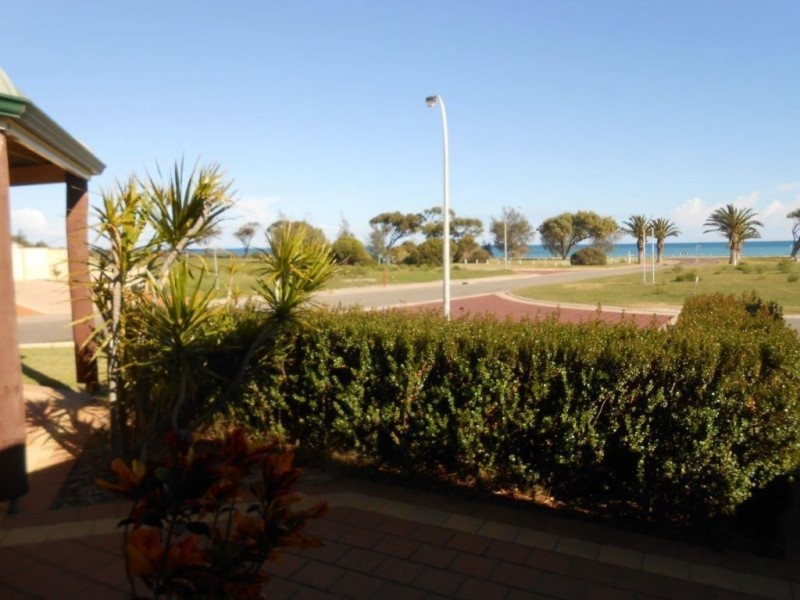 2 WAVE CREST Circle, Drummond Cove WA 6532