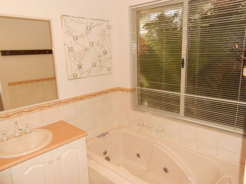 2 WAVE CREST Circle, Drummond Cove WA 6532