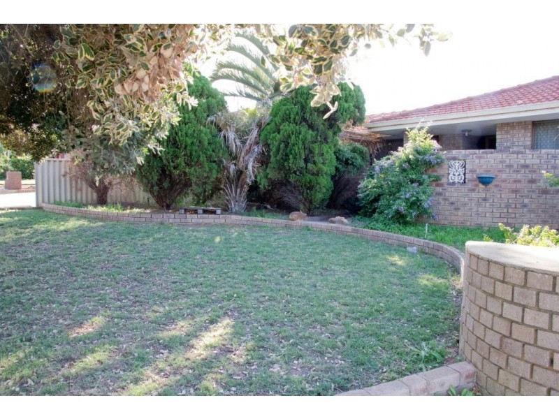25 Kenny Crescent, Rangeway WA 6530