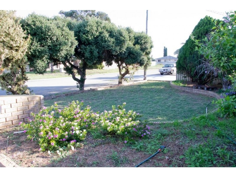 25 Kenny Crescent, Rangeway WA 6530