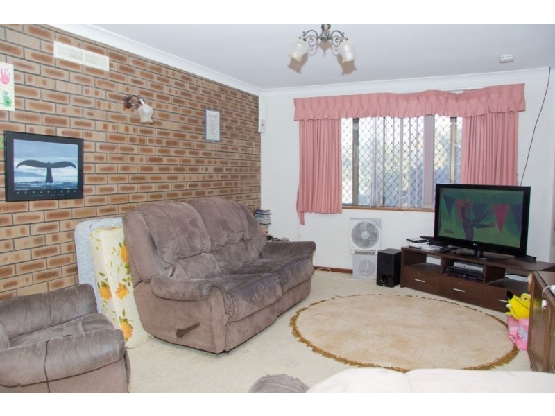 25 Kenny Crescent, Rangeway WA 6530