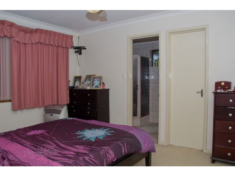 25 Kenny Crescent, Rangeway WA 6530