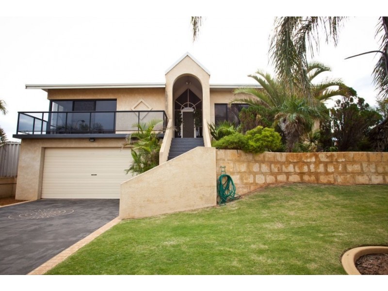 5 Bluewater Close, Drummond Cove WA 6532