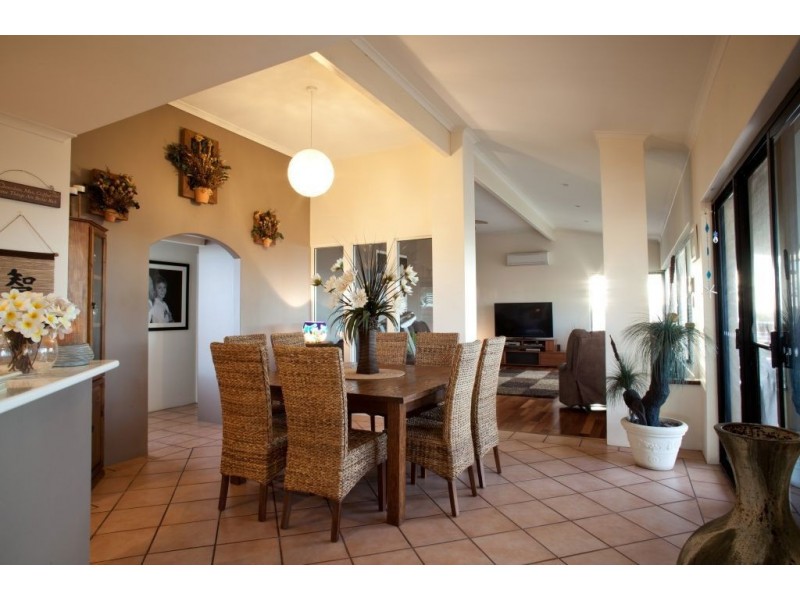 5 Bluewater Close, Drummond Cove WA 6532