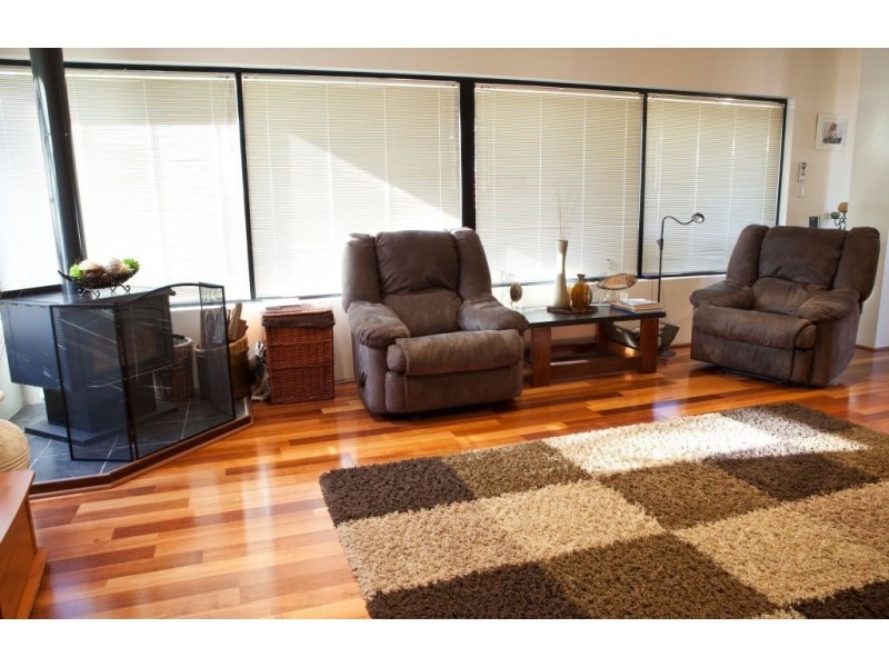 5 Bluewater Close, Drummond Cove WA 6532