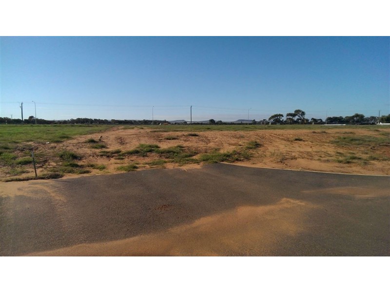 5 Bundaleer Road, Meru WA 6530