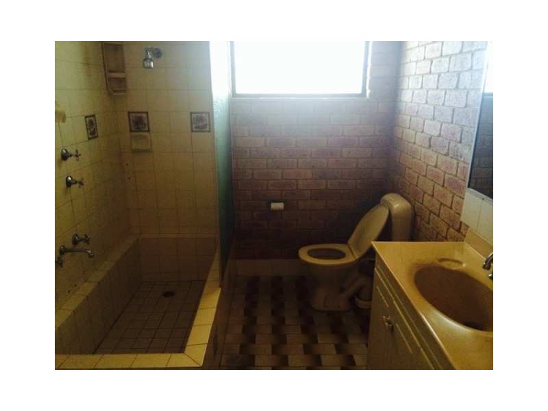 40 Eakins Crescent, Wandina WA 6530