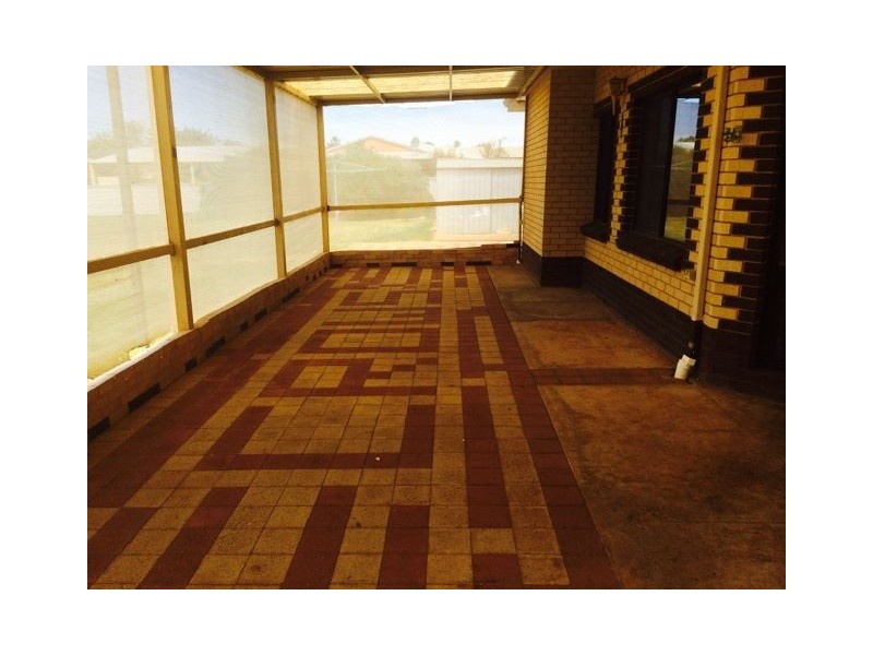 40 Eakins Crescent, Wandina WA 6530