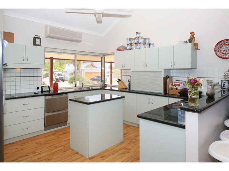 7 St Georges Close, Bluff Point WA 6530