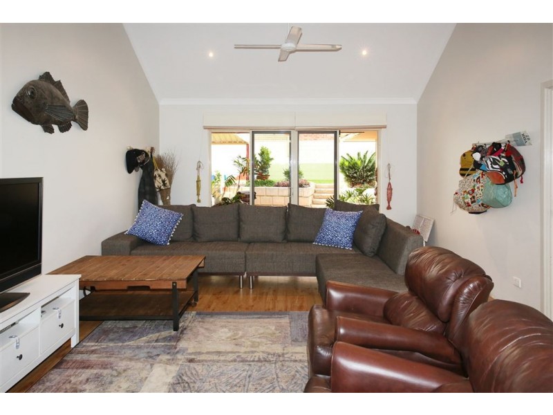 7 St Georges Close, Bluff Point WA 6530