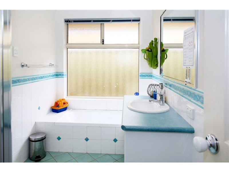 7 St Georges Close, Bluff Point WA 6530