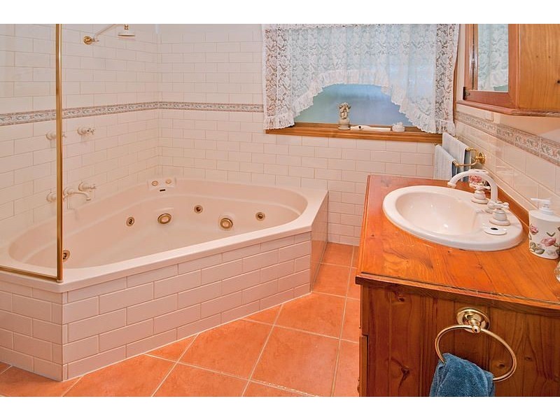 23 Watsons Road, Newcomb VIC 3219